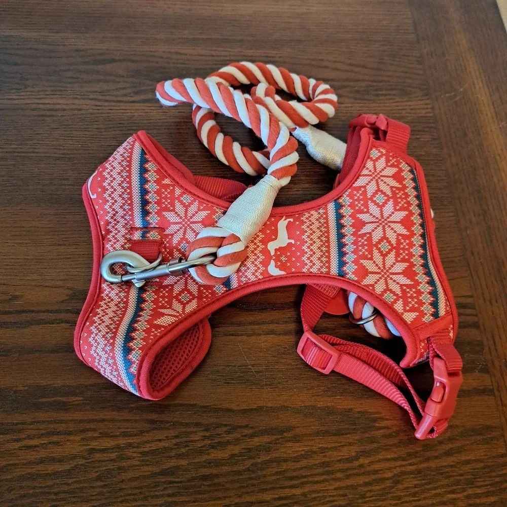 Fair Isle Neoprene Dog Harness and Rope Leash Set Red Holiday Snowflake Medium